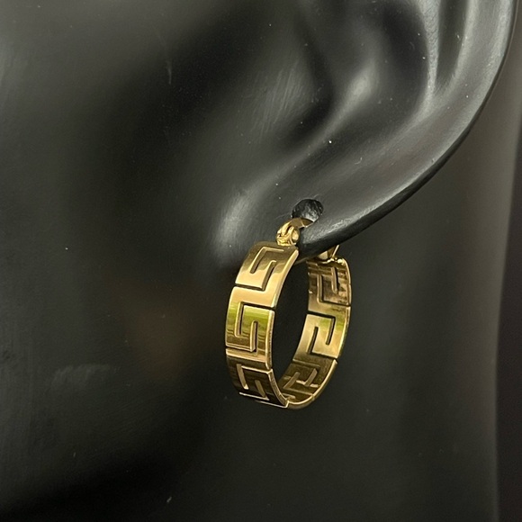 Veronique - Vintage Classic Style Hoop Earrings - Picture 6 of 7